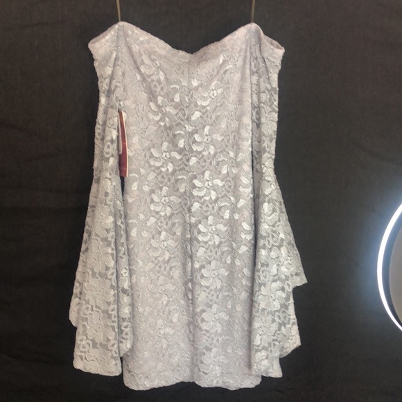 Perfect party dress in silver sparkly floral lace,bell sleeves, off shoulder - Picture 3 of 7